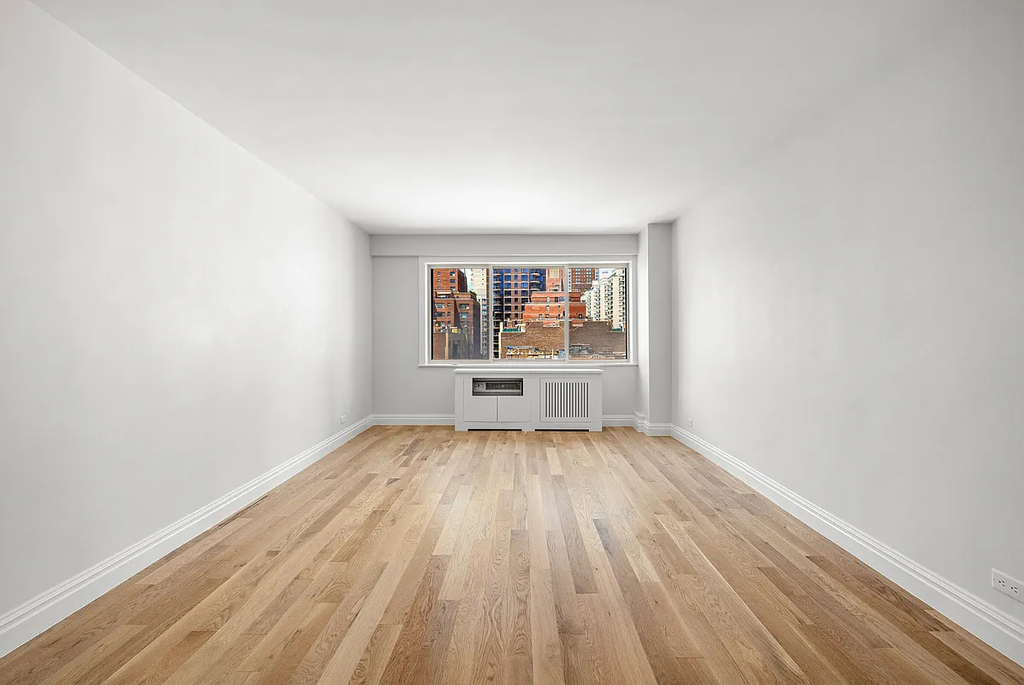 East 65th Street - Photo 4