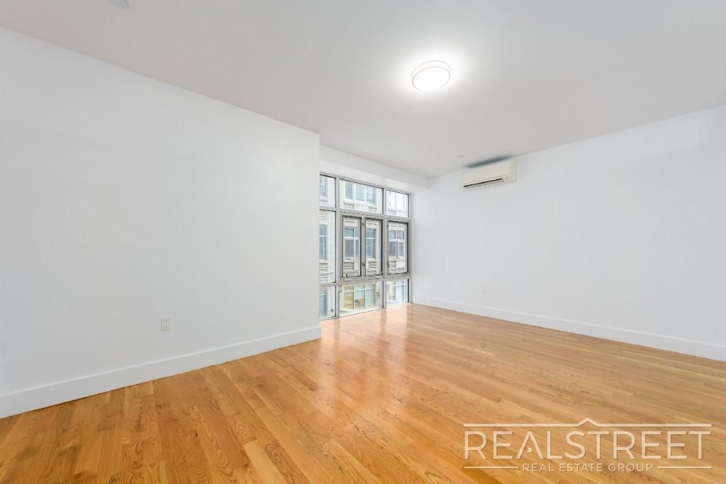 90-02 Queens Blvd - Photo 3