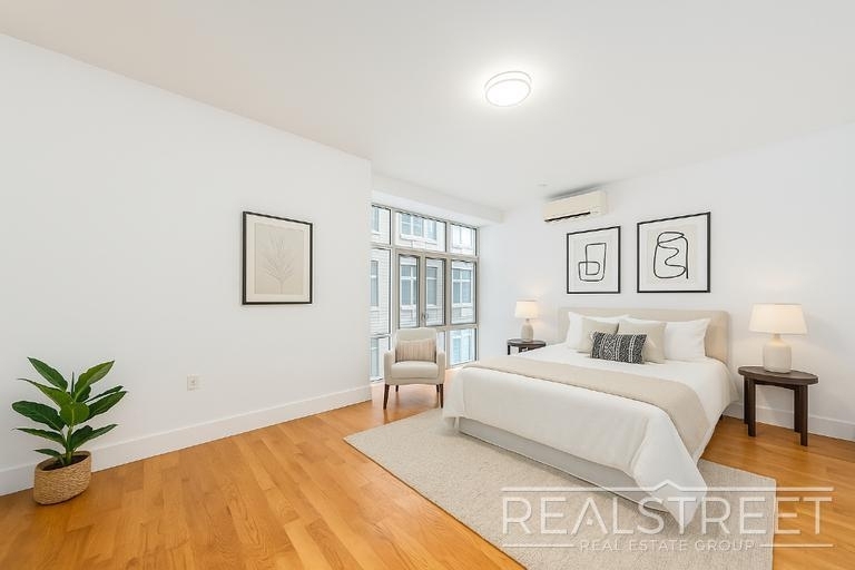 90-02 Queens Blvd - Photo 2