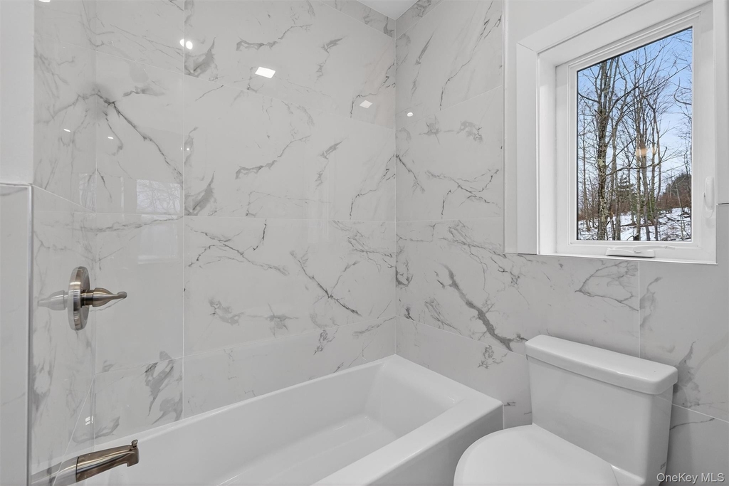 303 Main Street - Photo 4
