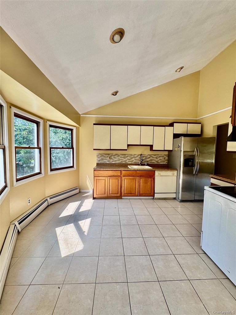 260 Oceanside Street - Photo 2