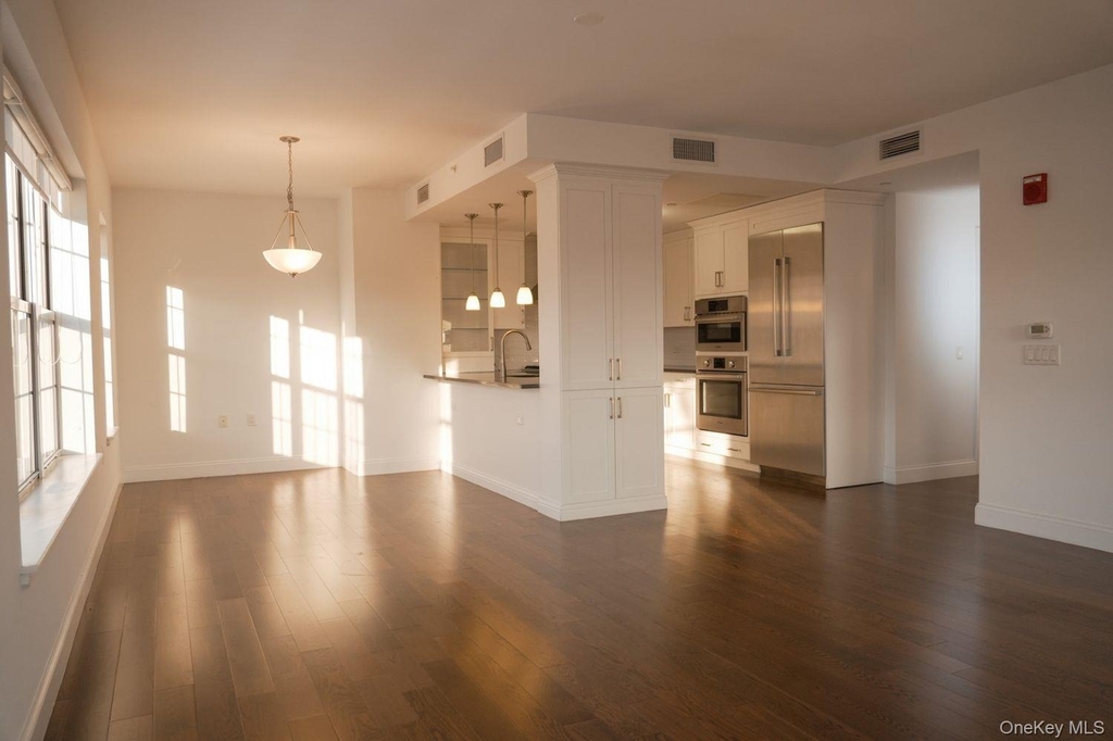 10 Byron Place - Photo 2