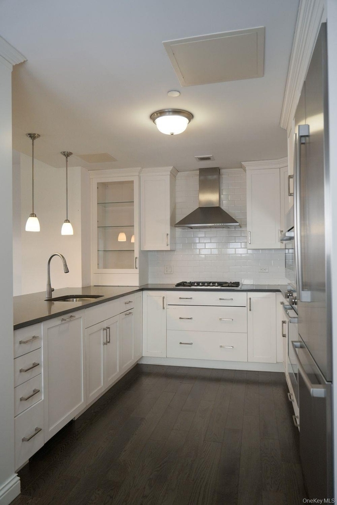 10 Byron Place - Photo 3