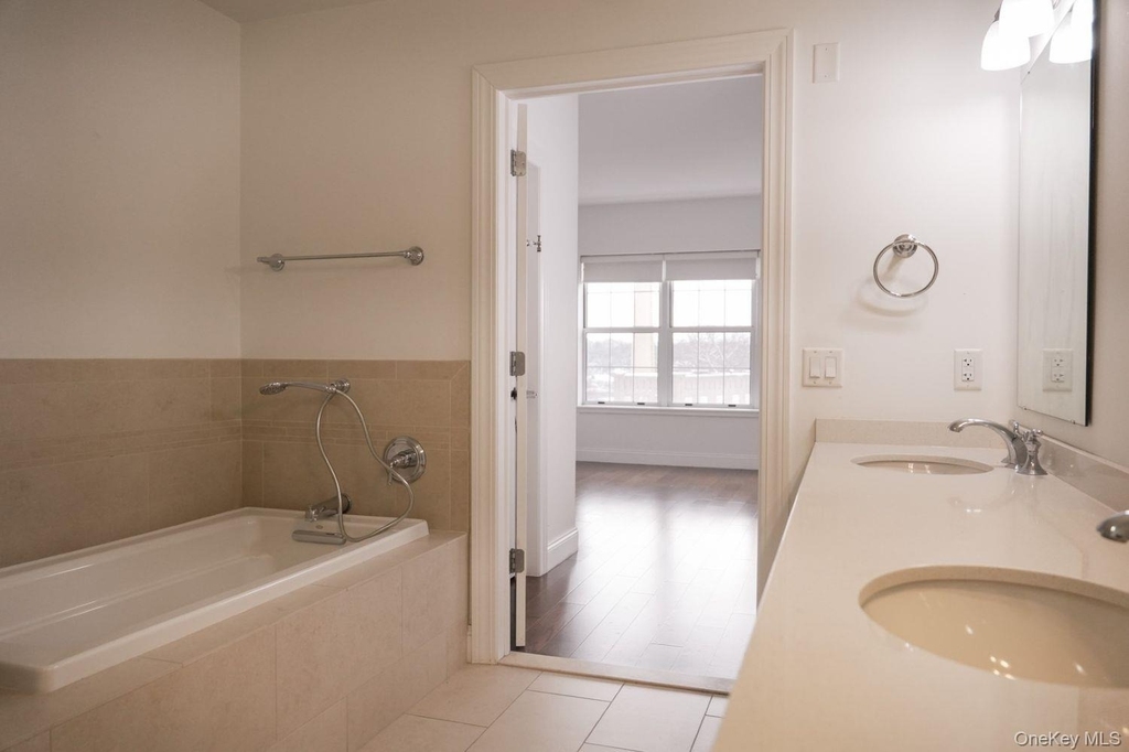 10 Byron Place - Photo 5