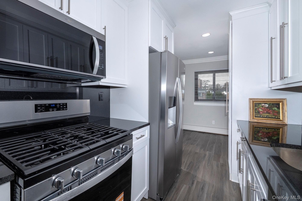 403 East Main Street - Photo 2