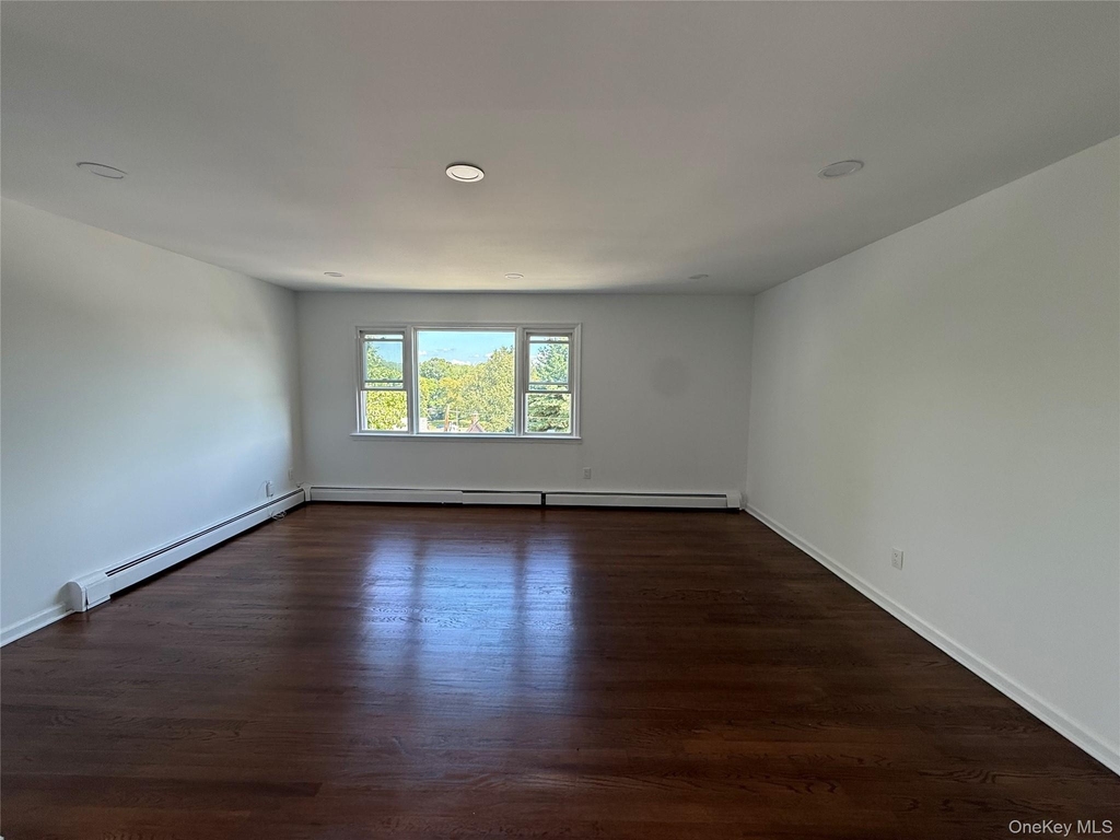 85 Halley Street N - Photo 2