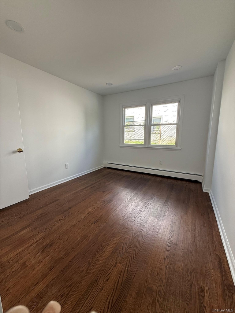 85 Halley Street N - Photo 9
