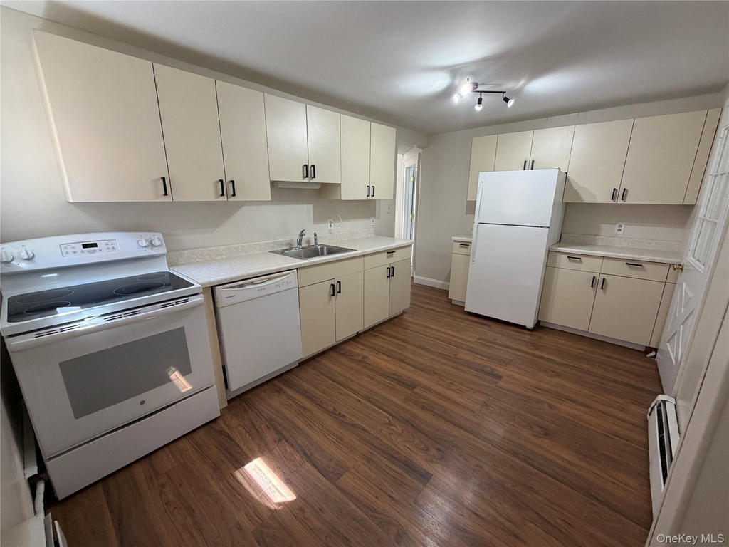 29 Delano Street - Photo 10