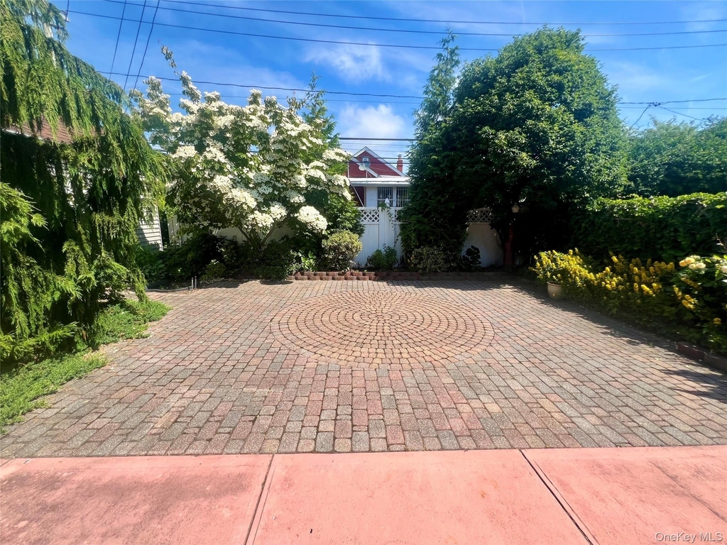 541 E Park Avenue - Photo 3