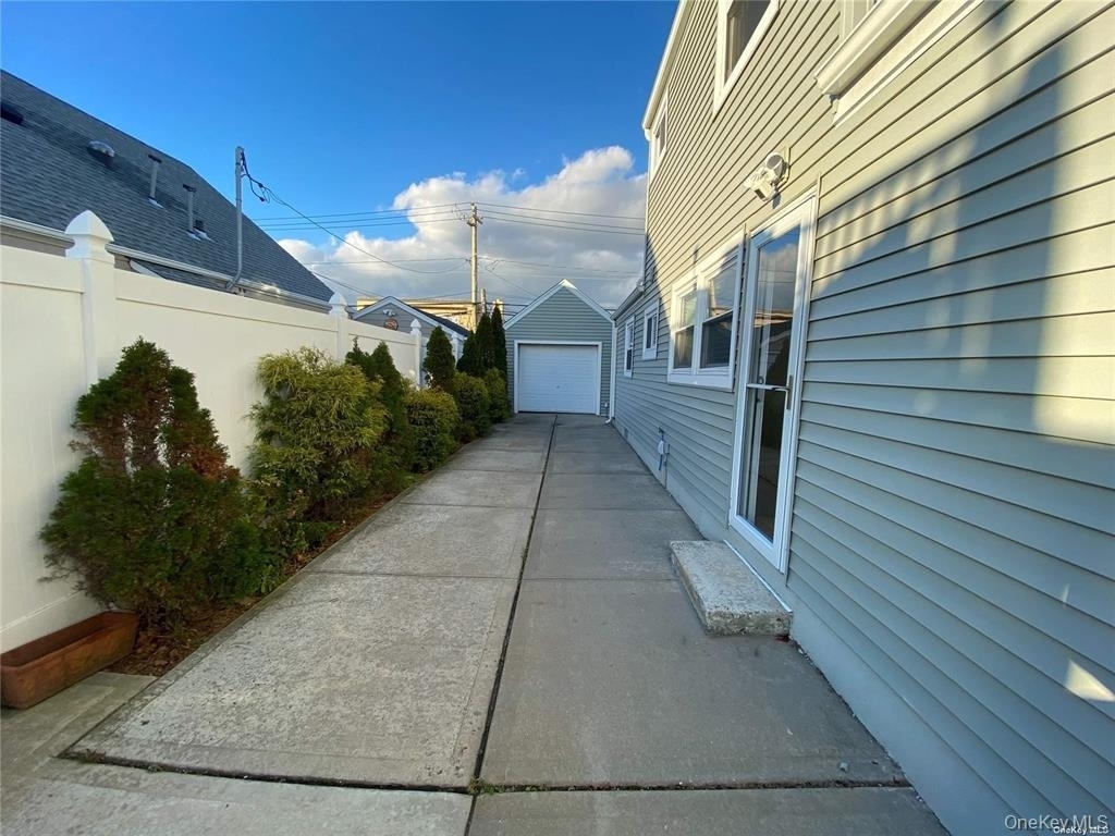 541 E Park Avenue - Photo 2