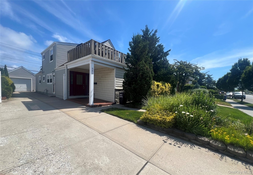 541 E Park Avenue - Photo 1