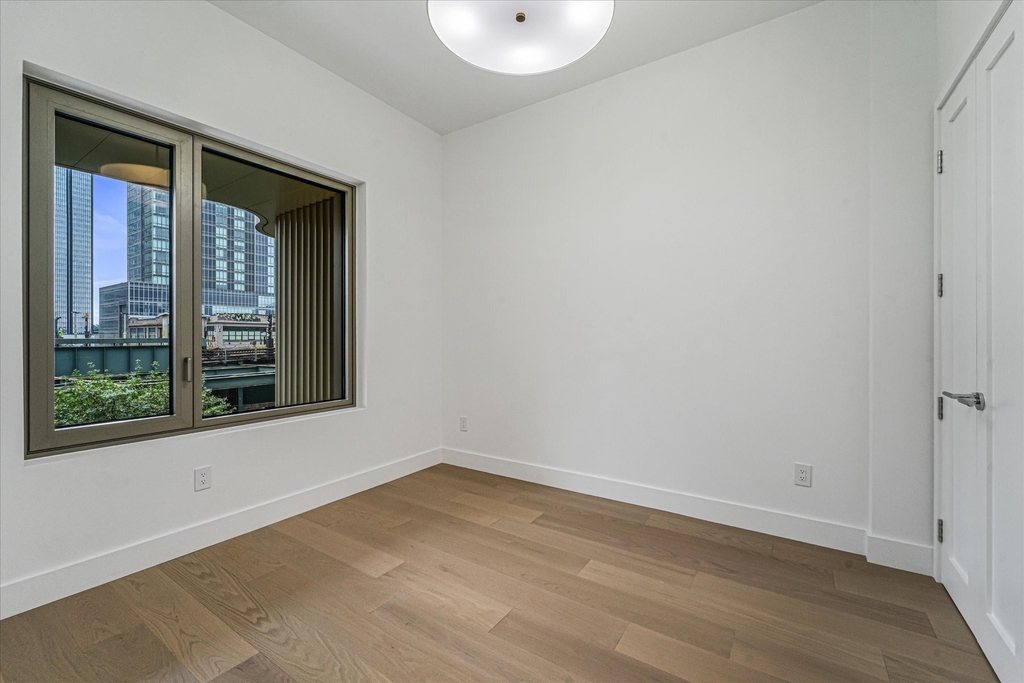 24-01 Queens Plaza N - Photo 7