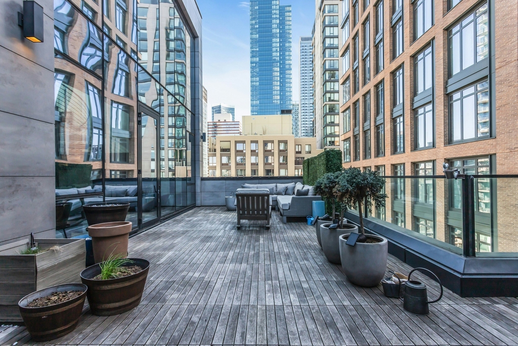 5 Court Square - Photo 2