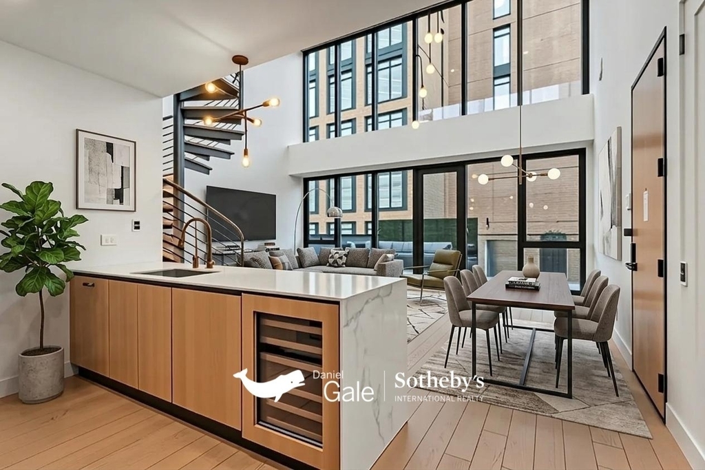 5 Court Square - Photo 3