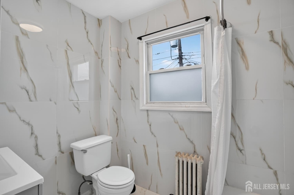 127 S Pine Avenue - Photo 1