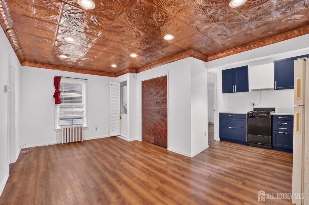 127 S Pine Avenue - Photo 2