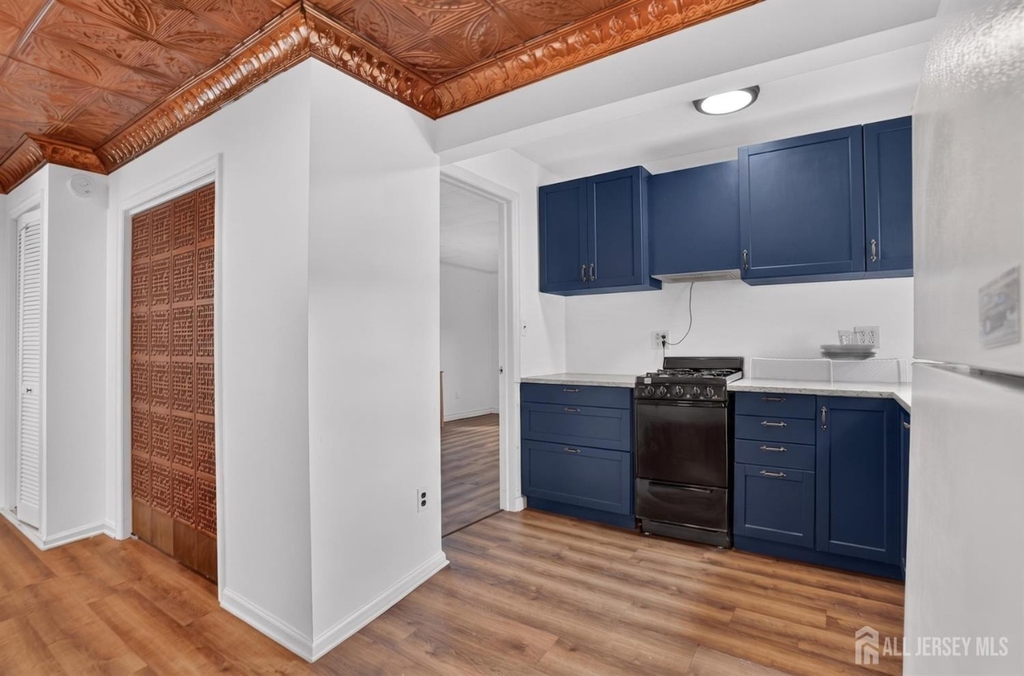 127 S Pine Avenue - Photo 8