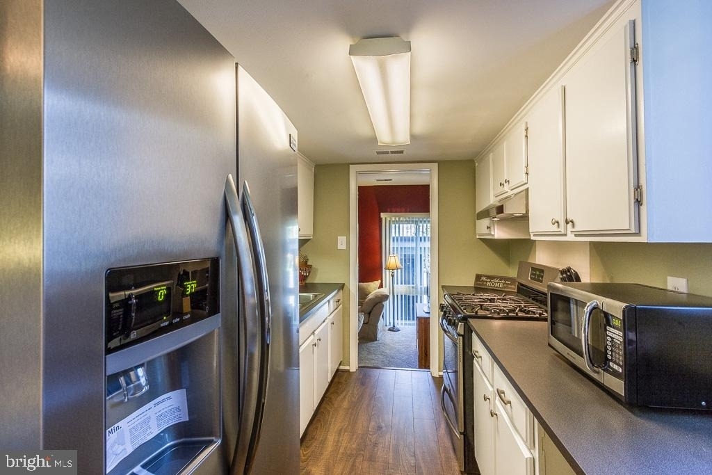 12709 Kingsbury Court - Photo 3