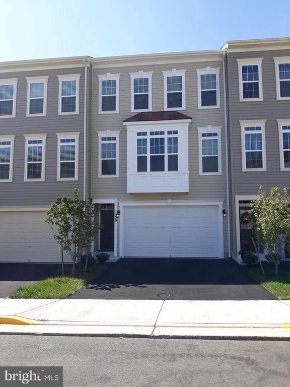 220 Apsley Terrace - Photo 0