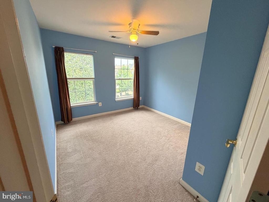 21784 Oakville Terrace - Photo 18