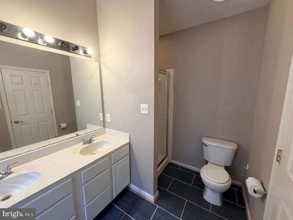 21784 Oakville Terrace - Photo 17