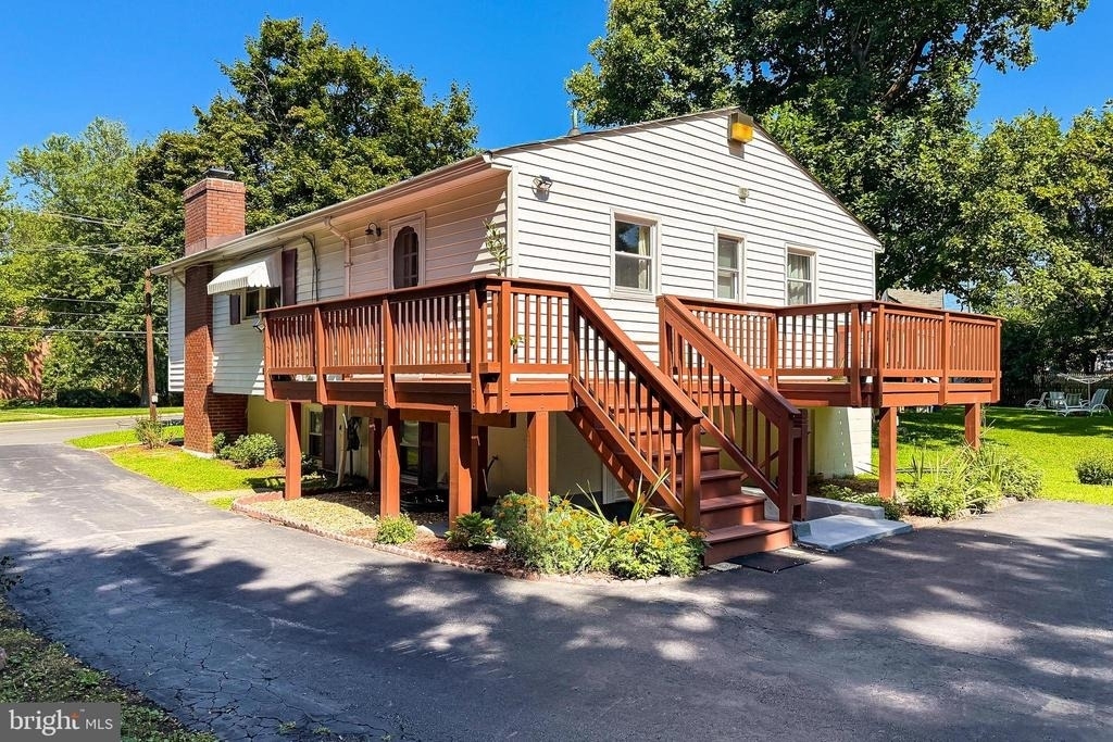 2843 Annandale Road - Photo 2
