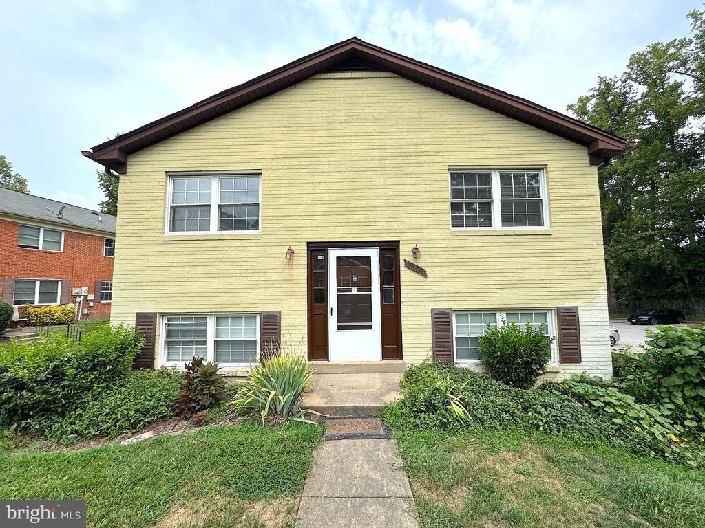 9642 Hagel Cir - Photo 0