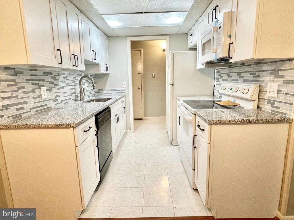 11623 Stoneview Square - Photo 2