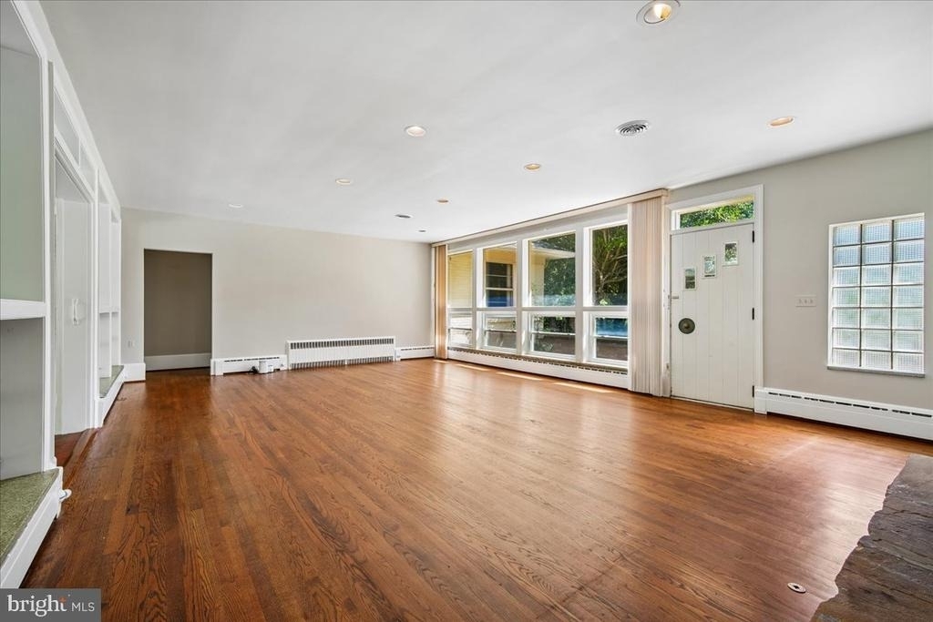 8106 W Boulevard Drive - Photo 4