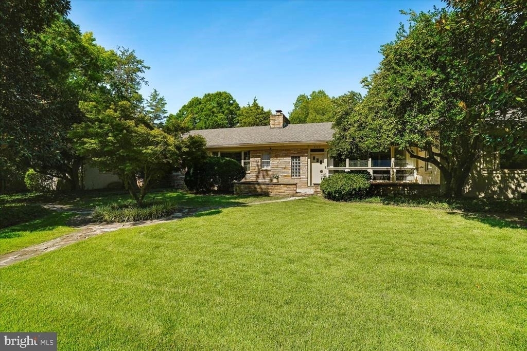 8106 W Boulevard Drive - Photo 2