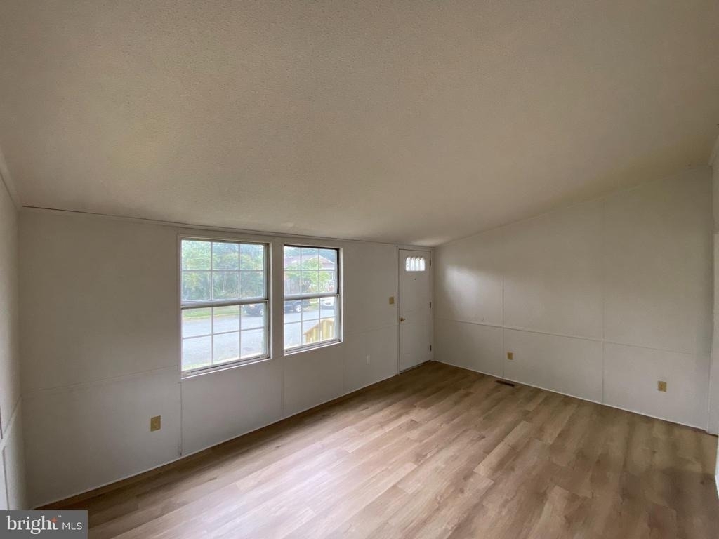 900 White Street - Photo 1