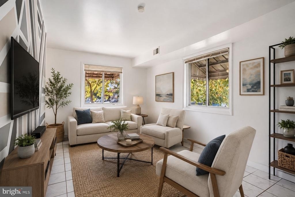 1227 Queen Street - Photo 1