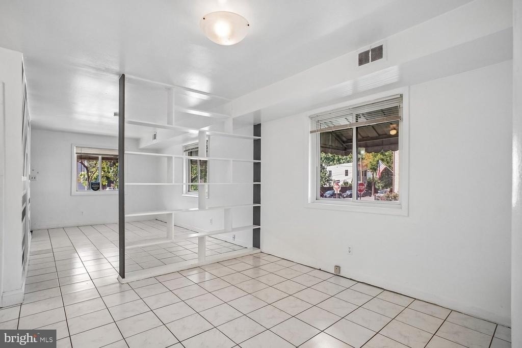 1227 Queen Street - Photo 17