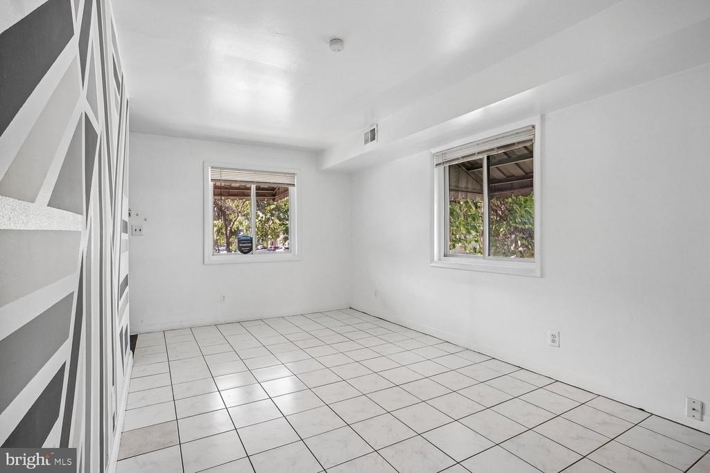 1227 Queen Street - Photo 15