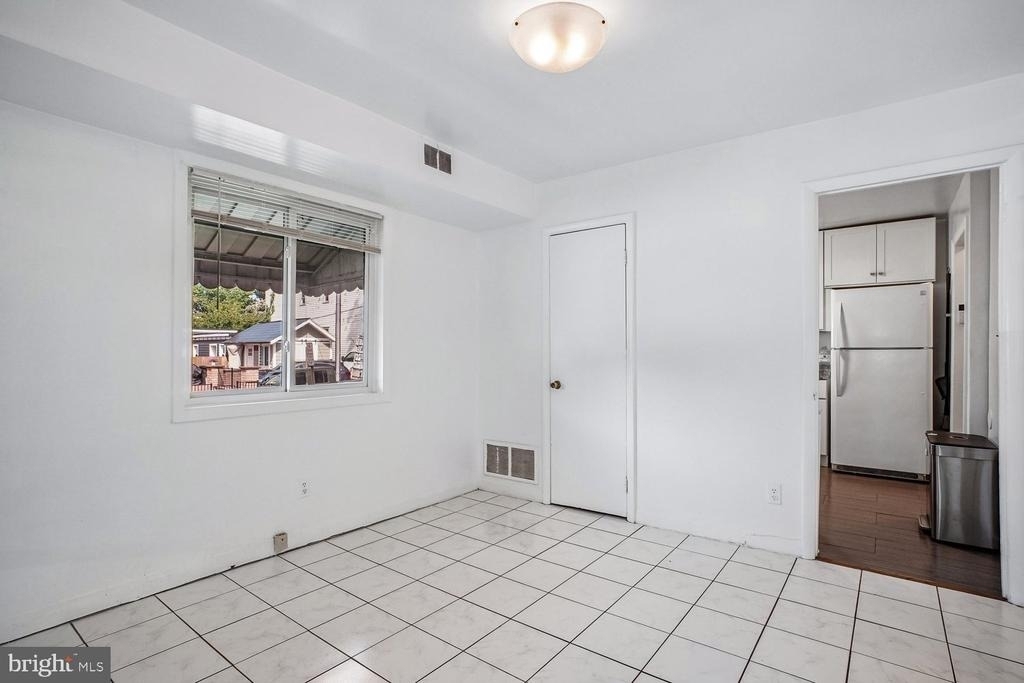 1227 Queen Street - Photo 18