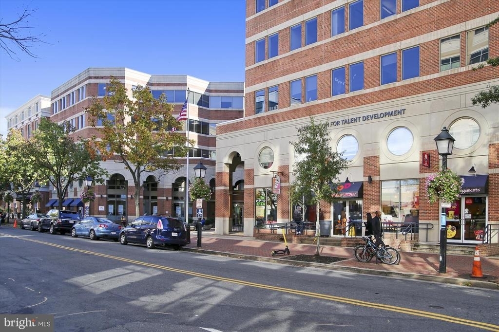 1227 Queen Street - Photo 39