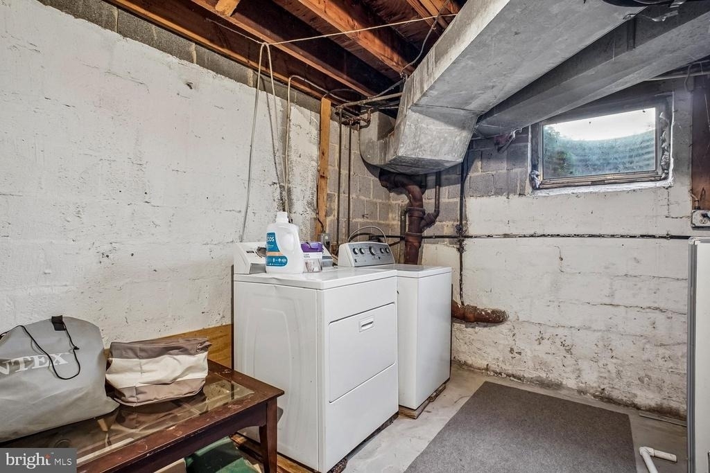 1227 Queen Street - Photo 35