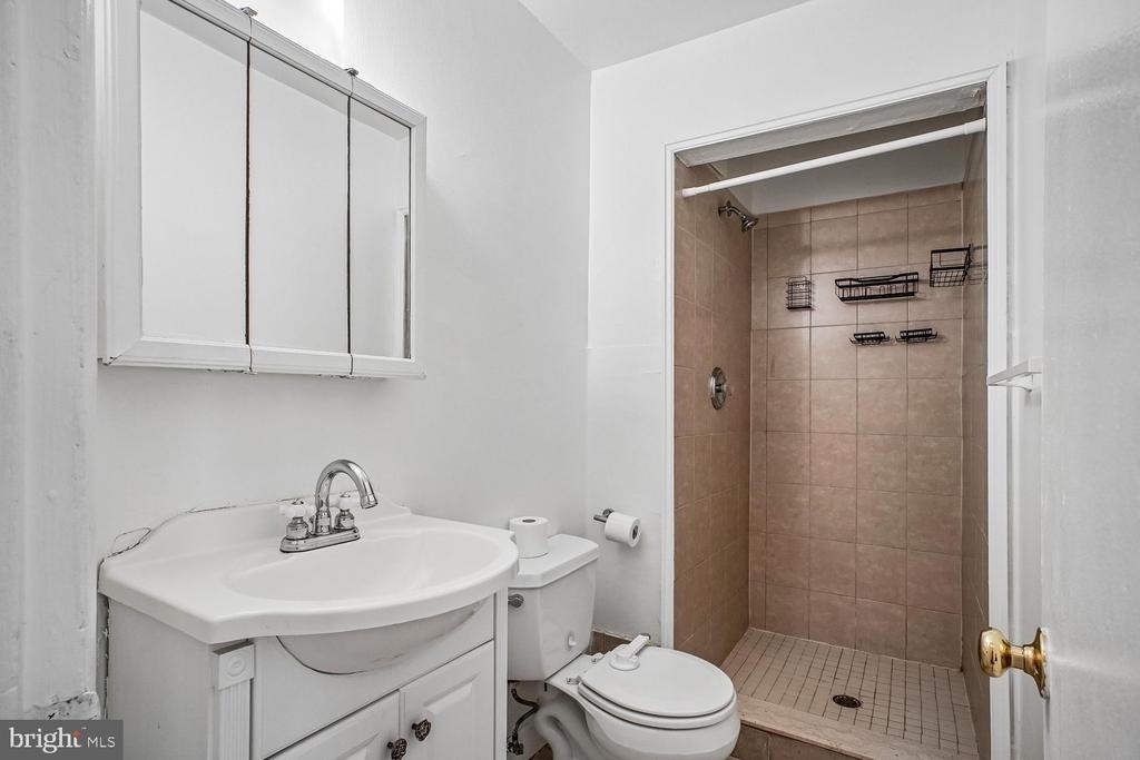 1227 Queen Street - Photo 33