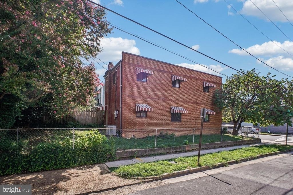1227 Queen Street - Photo 38