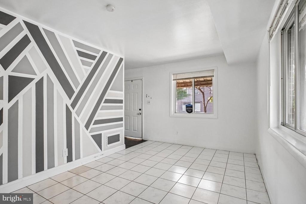 1227 Queen Street - Photo 14