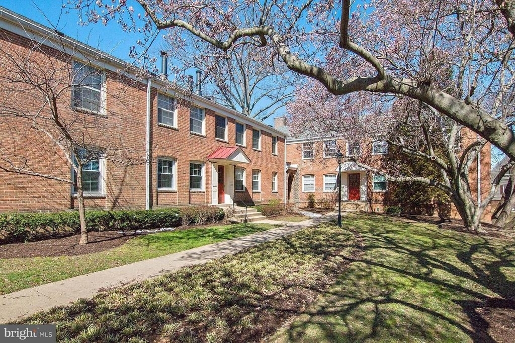 2409 Arlington Boulevard - Photo 0