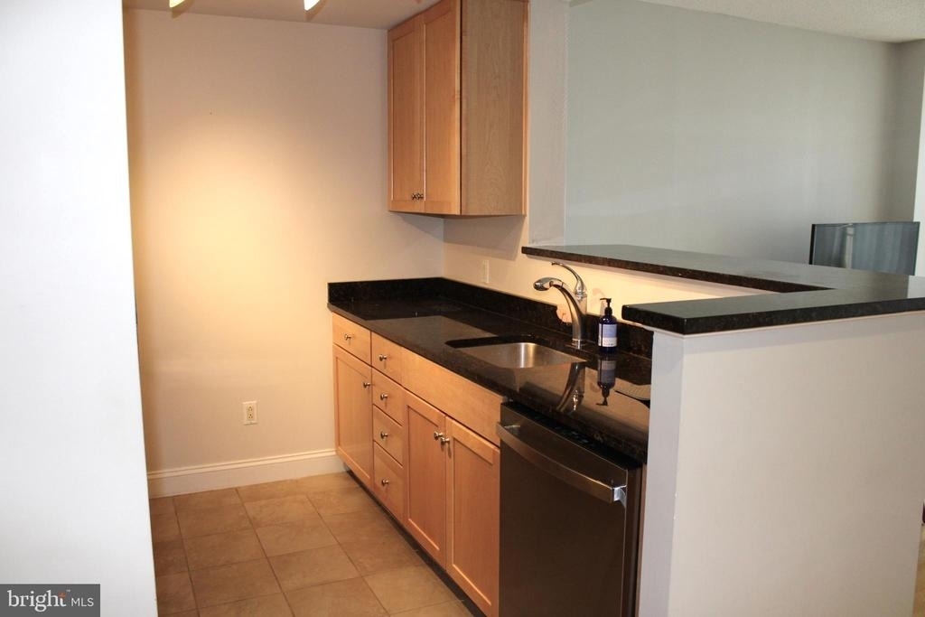 1020 Highland Street - Photo 4