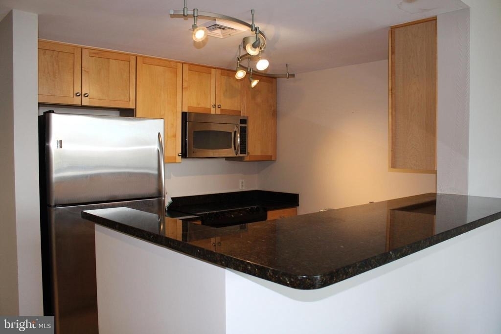 1020 Highland Street - Photo 5