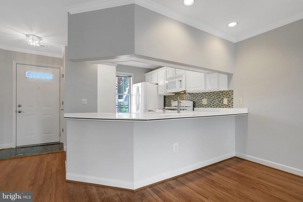 6924 Fairfax Drive - Photo 8