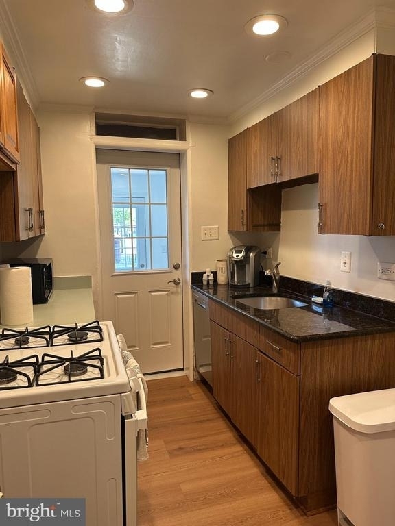 1049 N Monroe Street - Photo 4