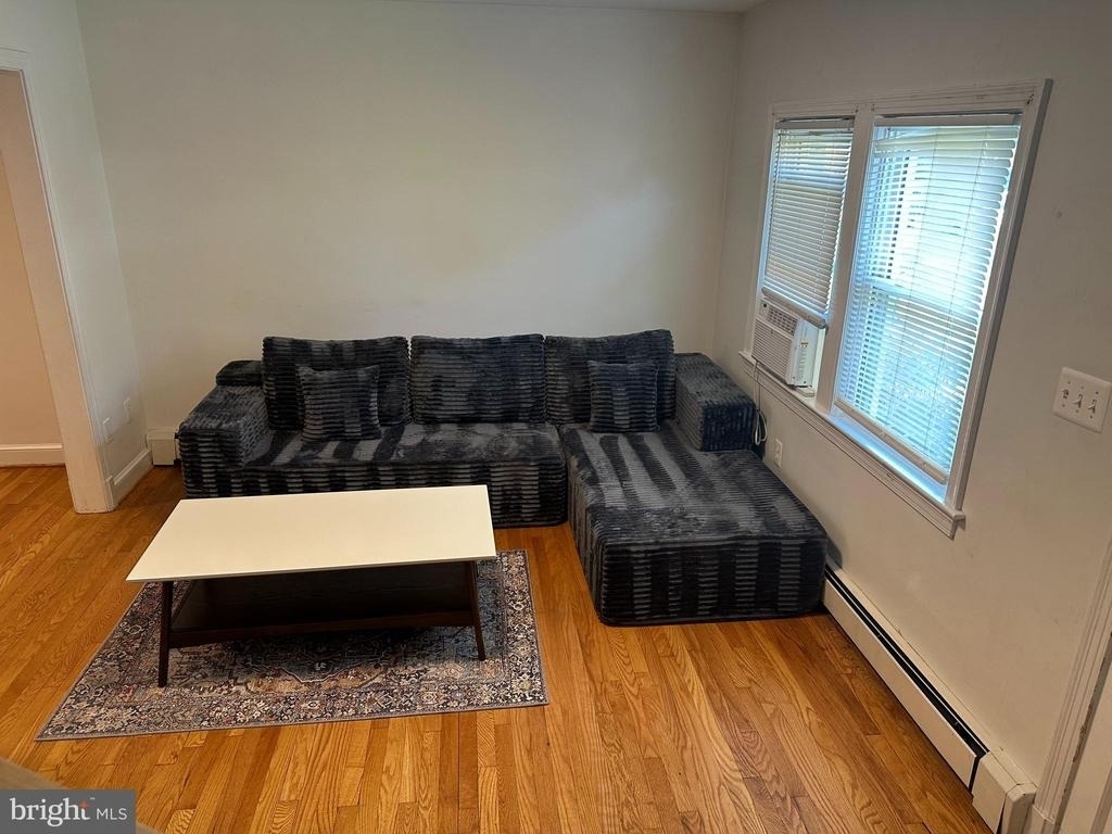 1049 N Monroe Street - Photo 2