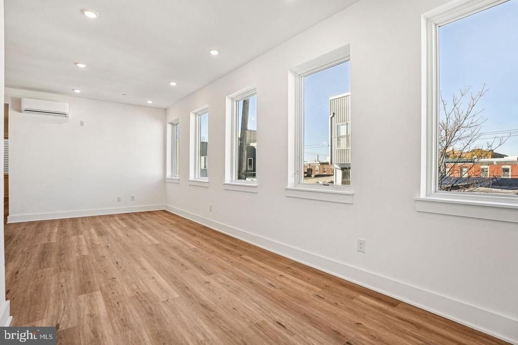2456 Frankford Avenue - Photo 3