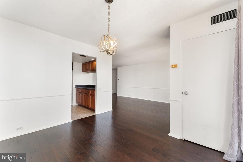 1326 Spruce Street - Photo 4
