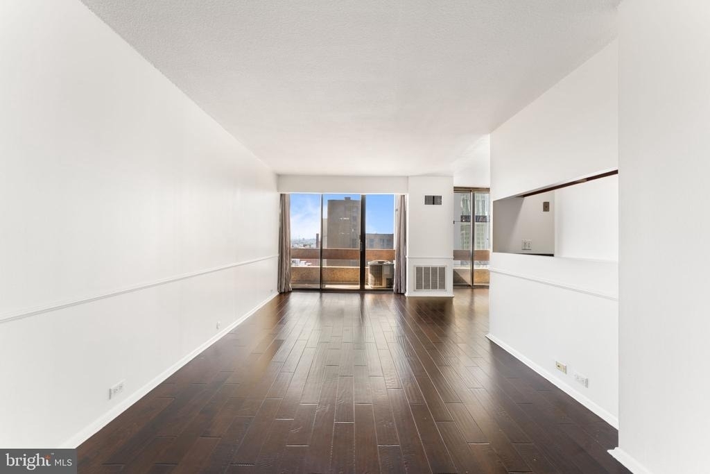 1326 Spruce Street - Photo 2