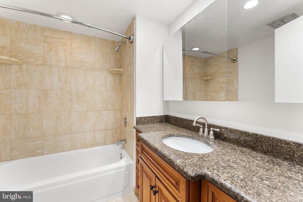 1326 Spruce Street - Photo 12
